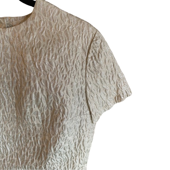 VTG 60’s crop top White w/abstract raise silver detail button up back scalloped - Picture 3 of 6